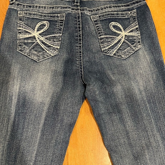 Wallflower women’s Jeans size 9 white stitching embroidered pockets - Picture 5 of 7